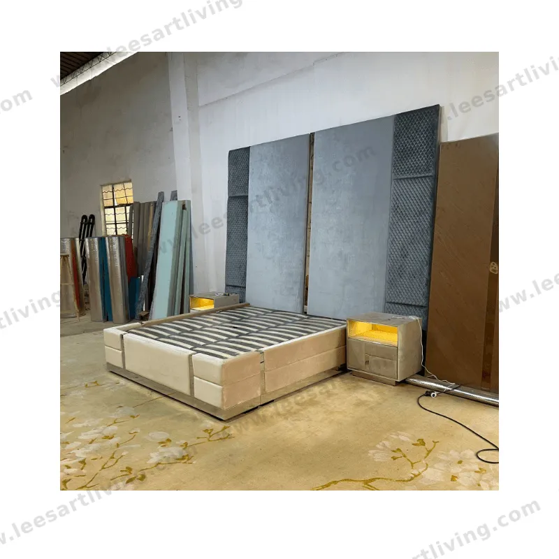 #07768 Luxury Bedroom Set Upholstered Soft Wall Panel Background Interior Decoration Custom High Big Headboard Villa Bed