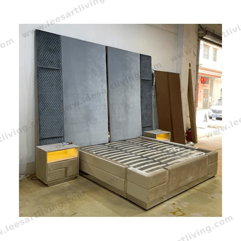 #07768 Luxury Bedroom Set Upholstered Soft Wall Panel Background Interior Decoration Custom High Big Headboard Villa Bed