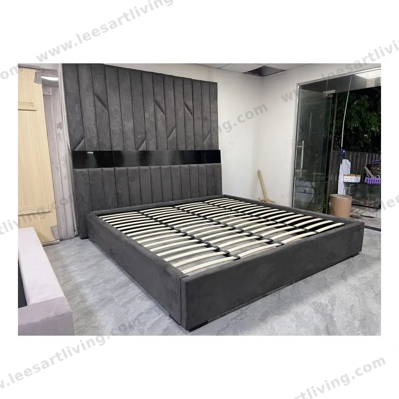 #07778 Luxury Bedroom Set Upholstered Soft Wall Panel Background Interior Decoration Custom High Big Headboard Villa Bed