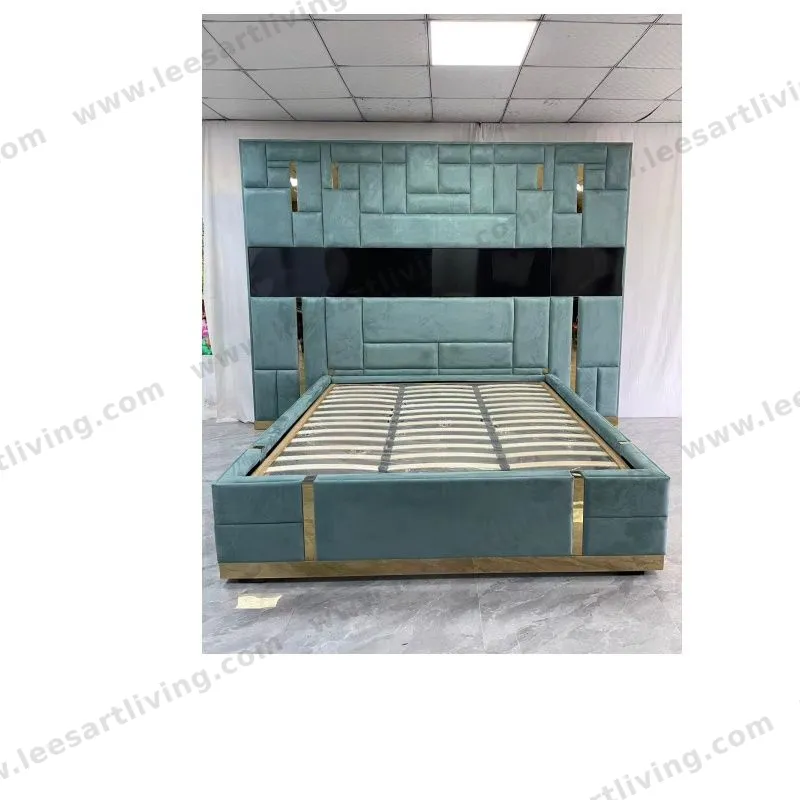 #07776 Luxury Bedroom Set Upholstered Soft Wall Panel Background Interior Decoration Custom High Big Headboard Villa Bed